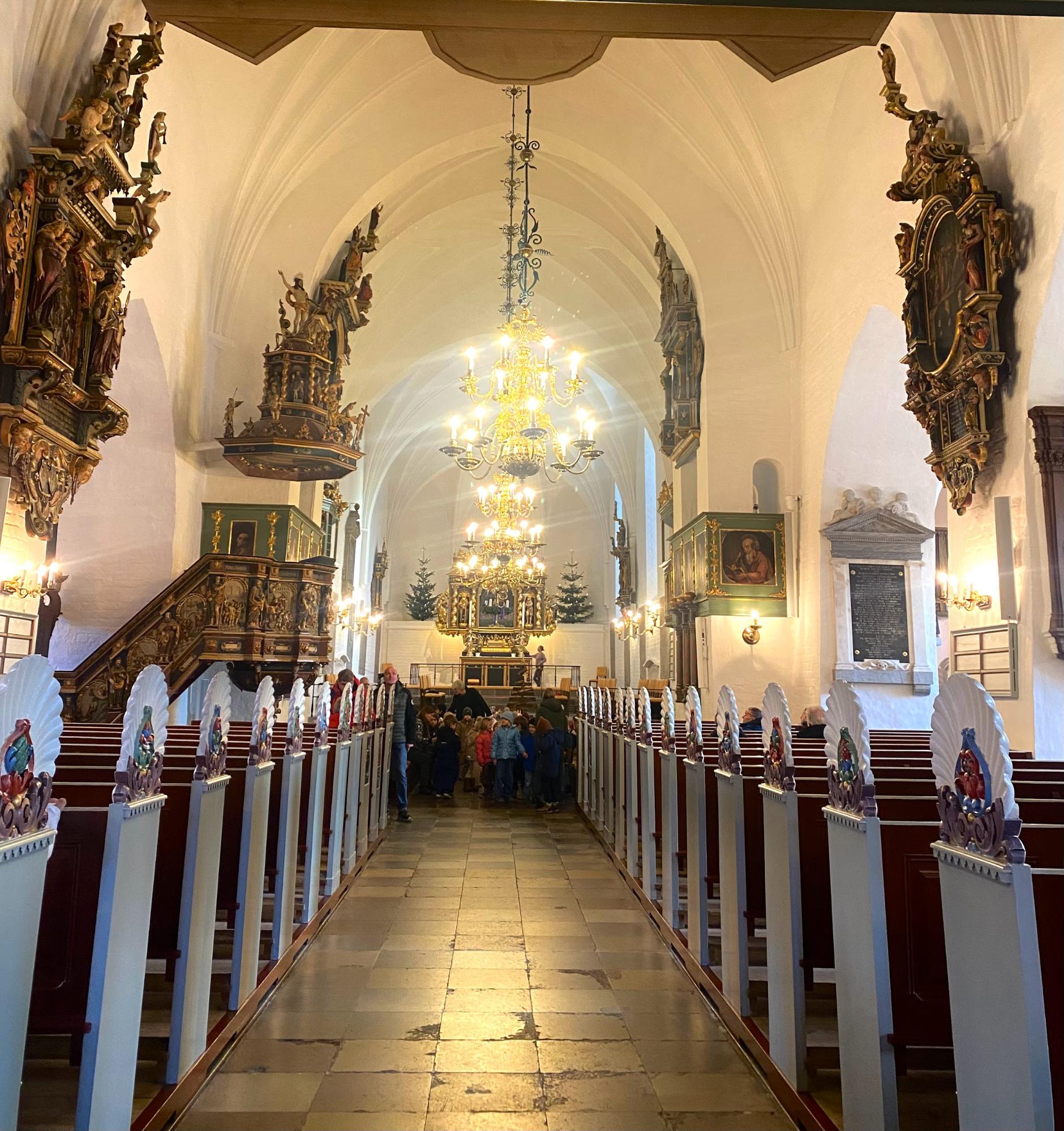 Kom med ind i Budolfi Kirke