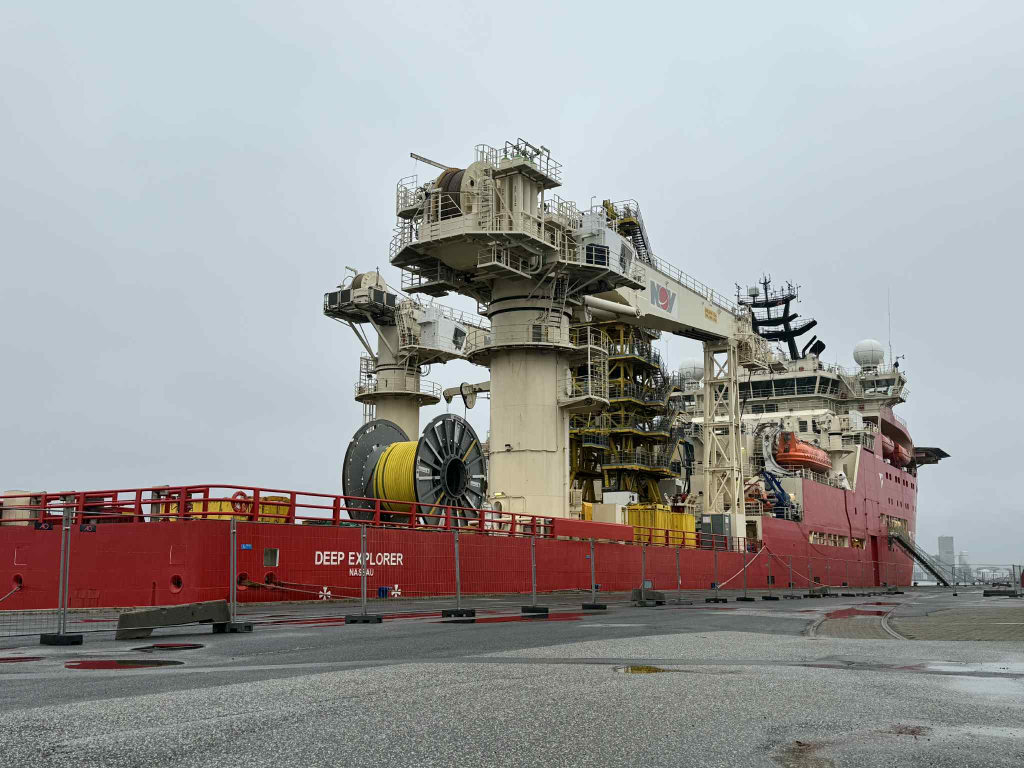 157 meter langt, 27 meter bredt: Gigaskib ligger nu til i Aalborg Havn